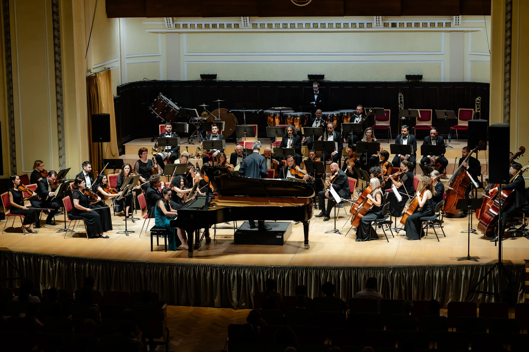 The orchestra on stage in Arad, 12 August 2026.