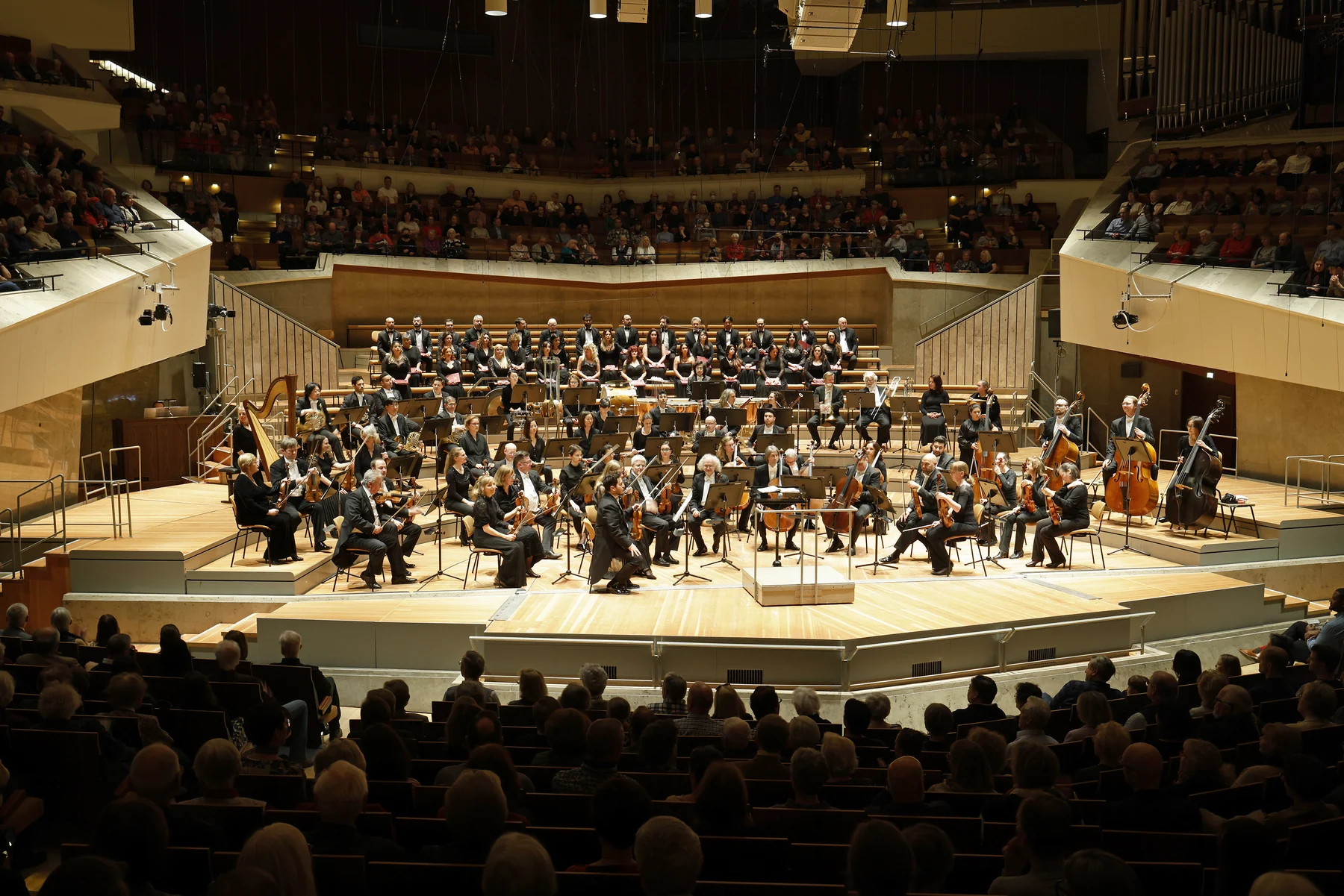Berliner Symphoniker. Orchestra photograph for the Berlin concert preview.