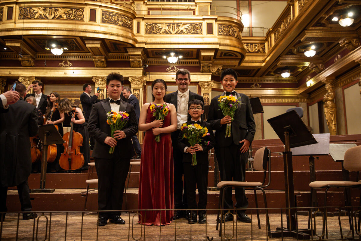 Young artists taking a bow in the Goldener Saal